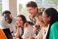 Mau cepat dapat kerja setelah lulus kuliah? Pelajari 5 skill wajib mahasiswa ini mulai dari sekarang agar kamu siap bersaing di dunia kerja profesional.